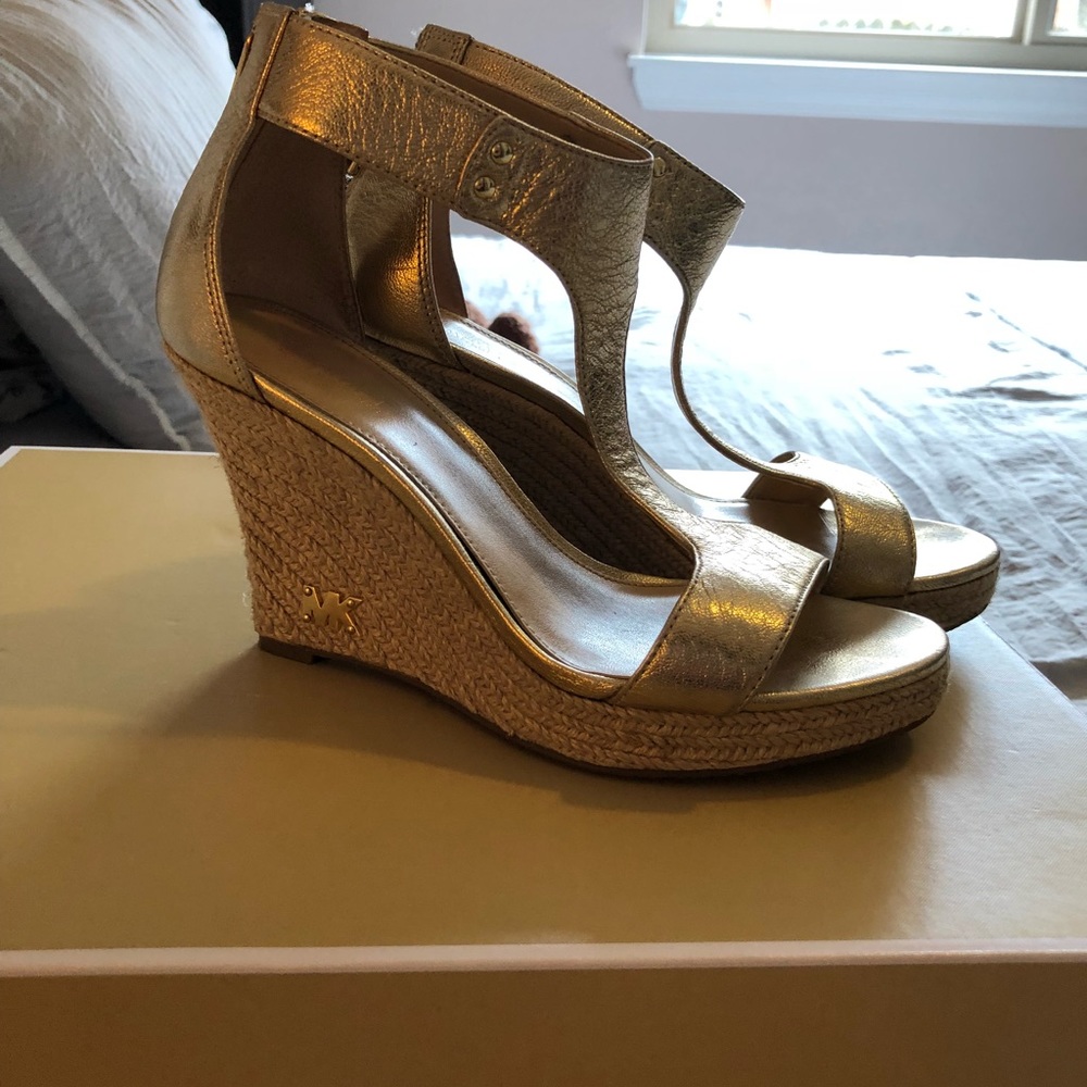 Michael Kors Gold Sandals size 6.5 , almost new!!